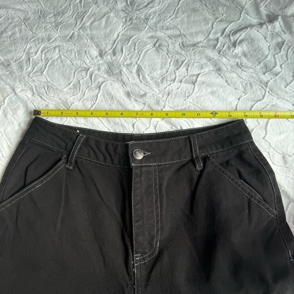 Forever 21 Black Cargo Pants with Relaxed Fit Pockets and Stitching Detail - Picture 6 of 11